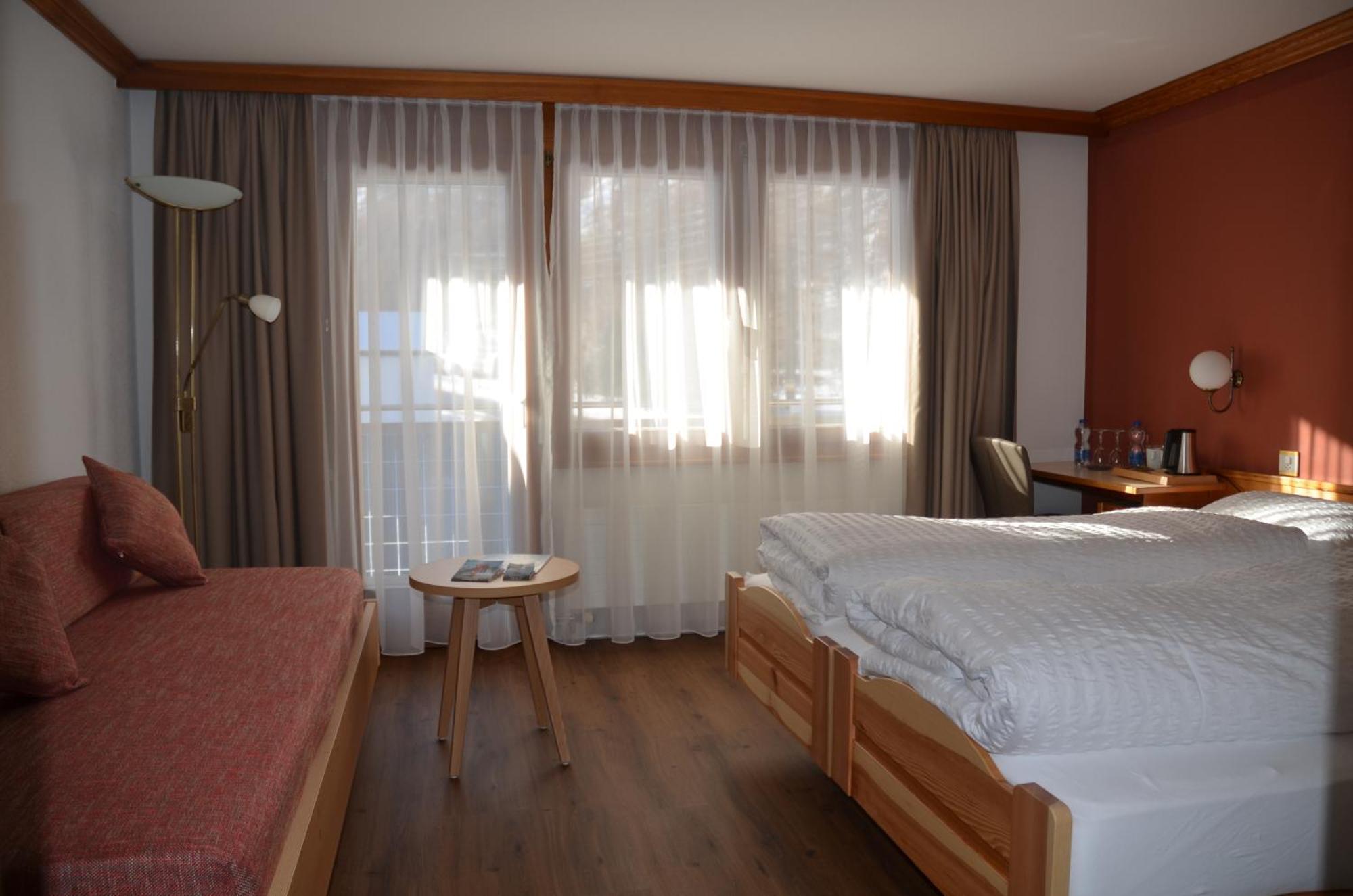 Ski-In/Ski-Out Hotel Sport Саас-Алмагел Стая снимка