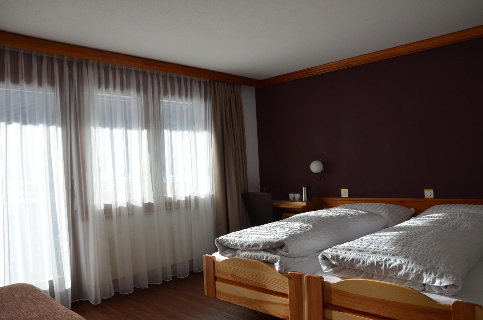 Ski-In/Ski-Out Hotel Sport Саас-Алмагел Стая снимка
